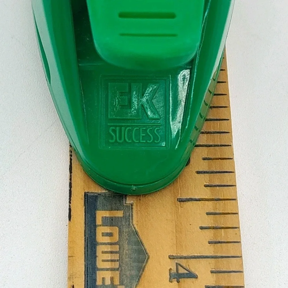 EK Success Gloves Mittens Lady‎ Paper ~0.35in Craft Punch Pinwheel 📸SEE📏